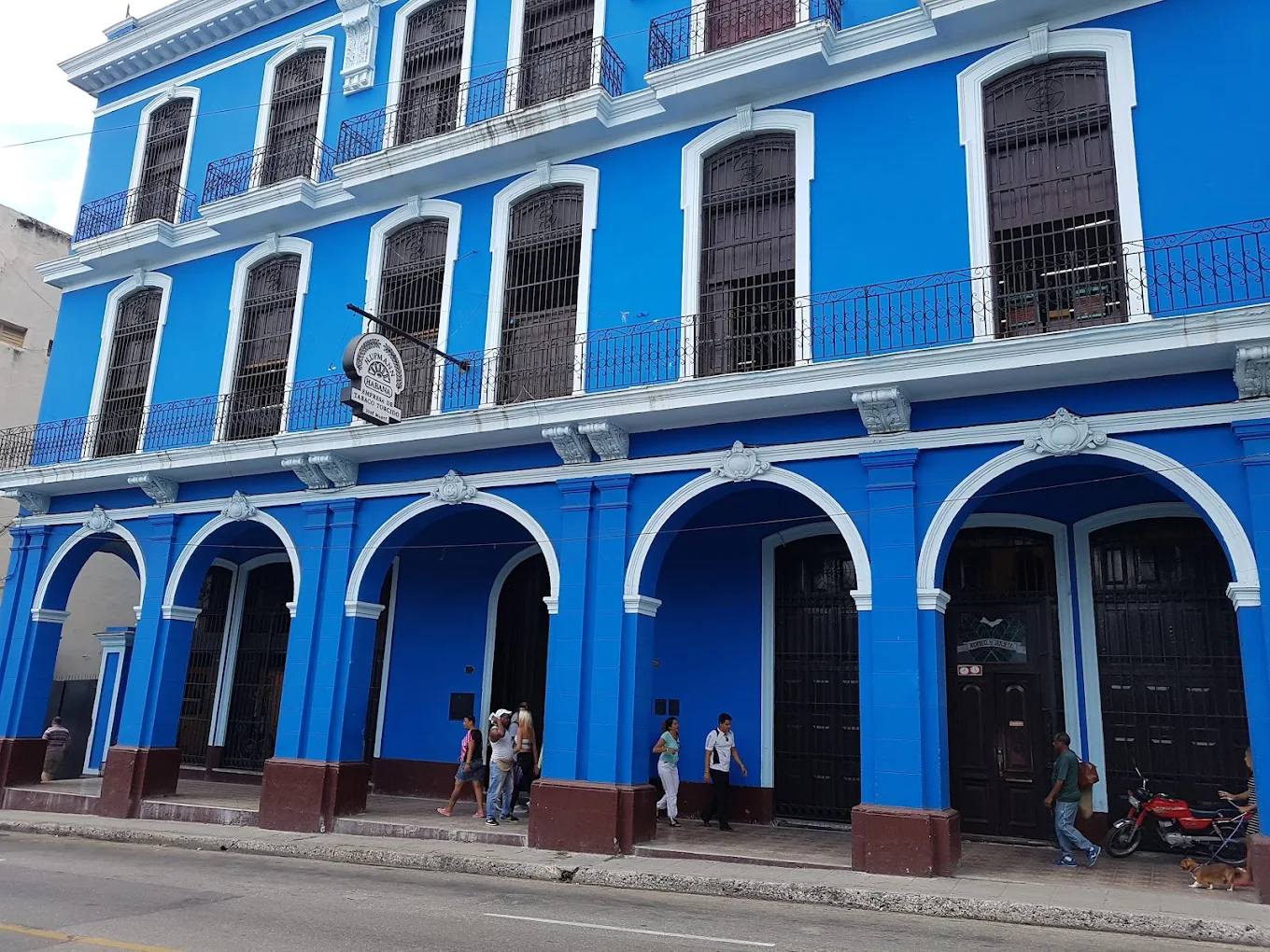 Havana's Heartbeat: A Guide to Cigar Factories and Official Shops